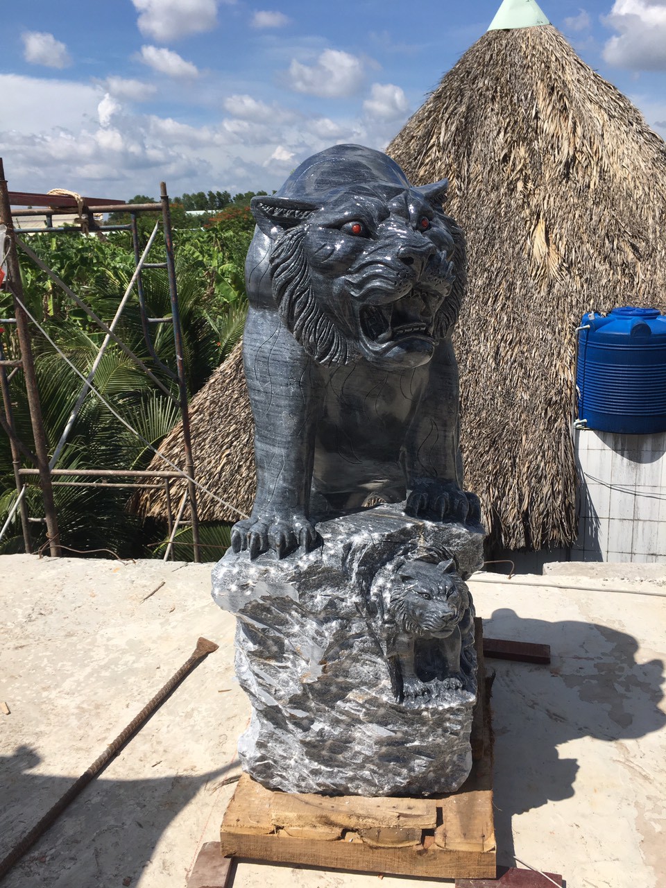 Tượng Con Báo