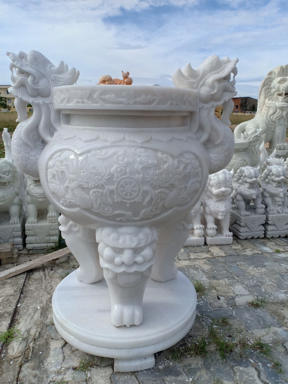 Lư - Đèn Đá